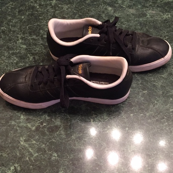 Black sneakers - Picture 3 of 3